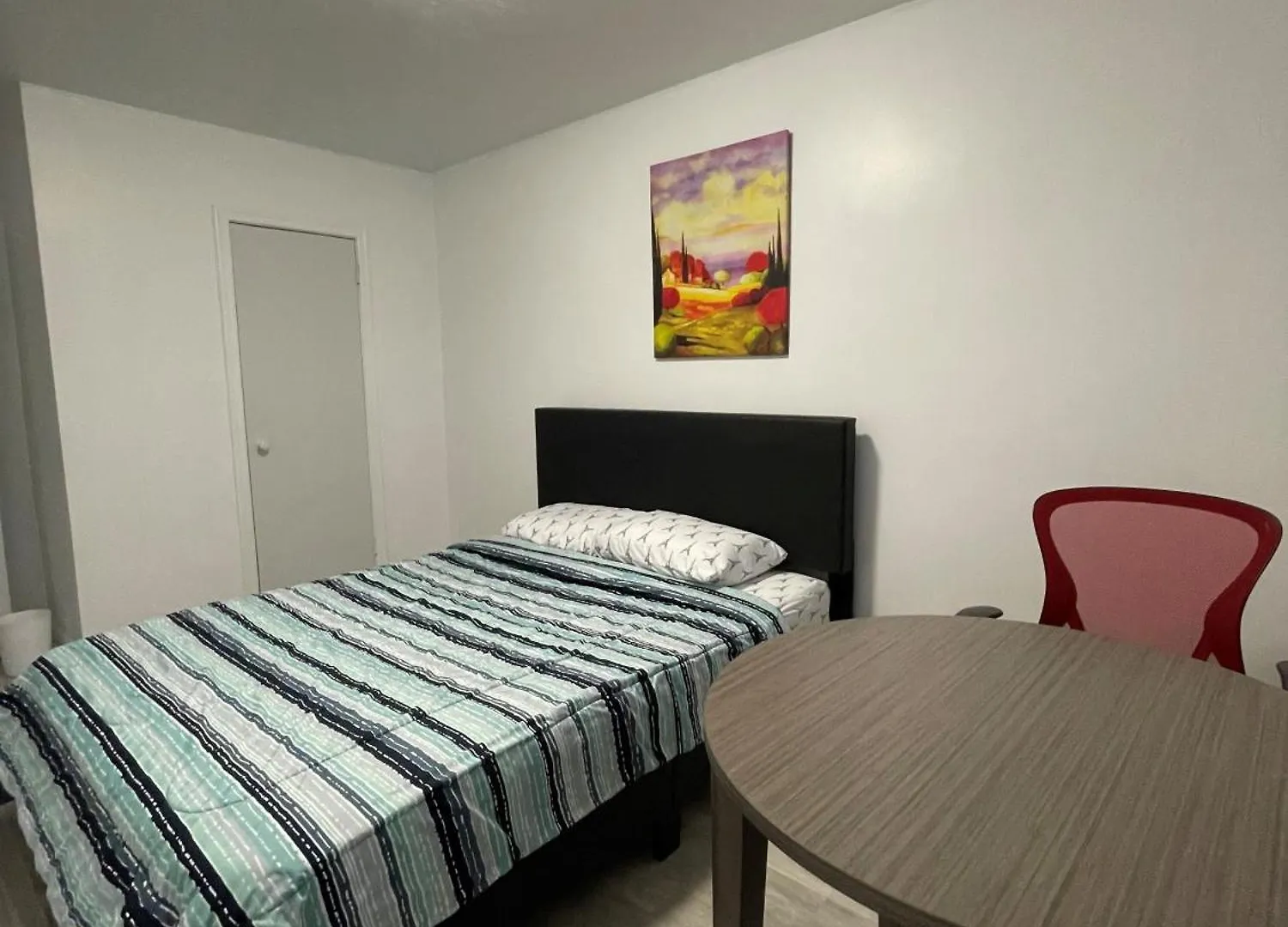 Homestay Toronto Midtown Room With Queen Bed